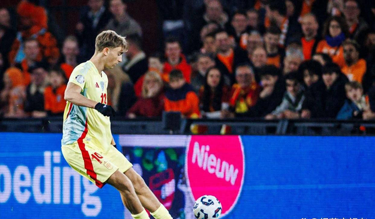 西甲豪门争夺天才中卫，巴萨皇马利物浦争相瞄准赫伊森