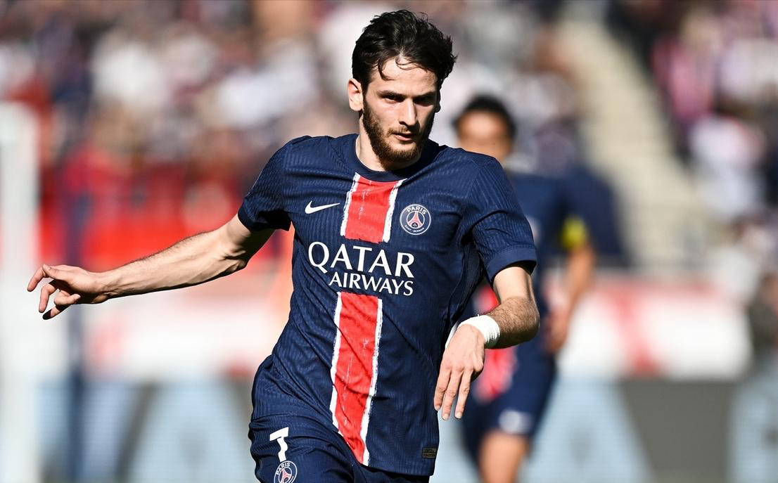 巴黎圣日耳曼1-0，提前夺得法甲冠军，创队史第13次夺冠